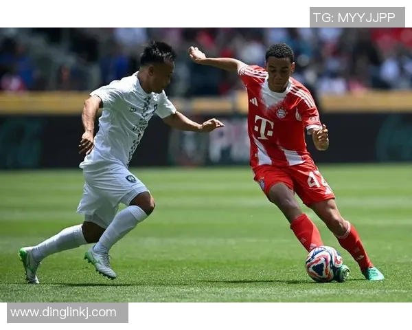 全球顶尖足球明星的品质与成就解析与比较