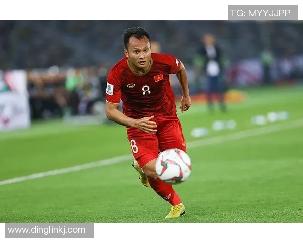 越南足球明星伪装成普通人的趣味照片大揭秘