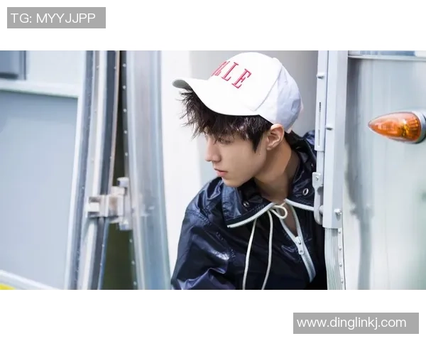 亚洲足球明星魅力四射他们的精彩瞬间与时尚风采尽显无遗