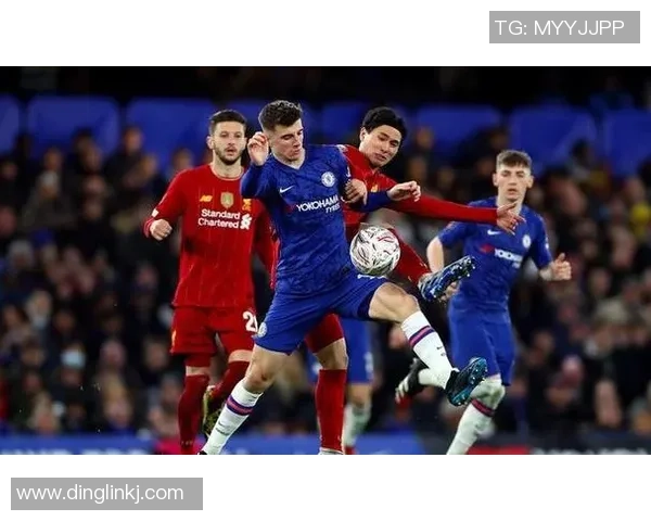 南京足球队在世界锦标赛中的默契配合与战术分析 南京足球队在世界锦标赛中的默契配合与战术分析